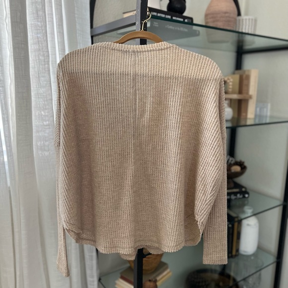 UO Out from Under waffle knot button Jojo thermal top xs - Picture 5 of 9